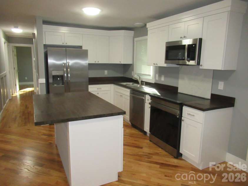 167 Sunny Hill Drive, Lincolnton, NC 28092.  MLS# CAR4435736, YatesRealty ID 57577. Kitchen