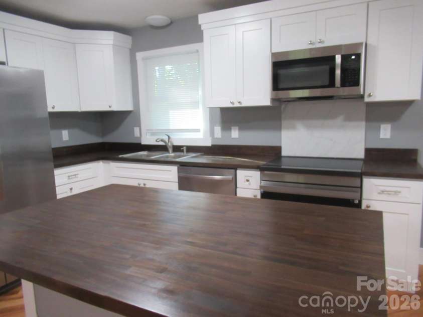 167 Sunny Hill Drive, Lincolnton, NC 28092.  MLS# CAR4435736, YatesRealty ID 57577. Kitchen