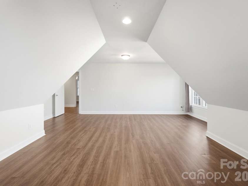 9915 Nicole Lane, Charlotte, NC 28269.  MLS# CAR4396423, YatesRealty ID 5758. Bonus Room