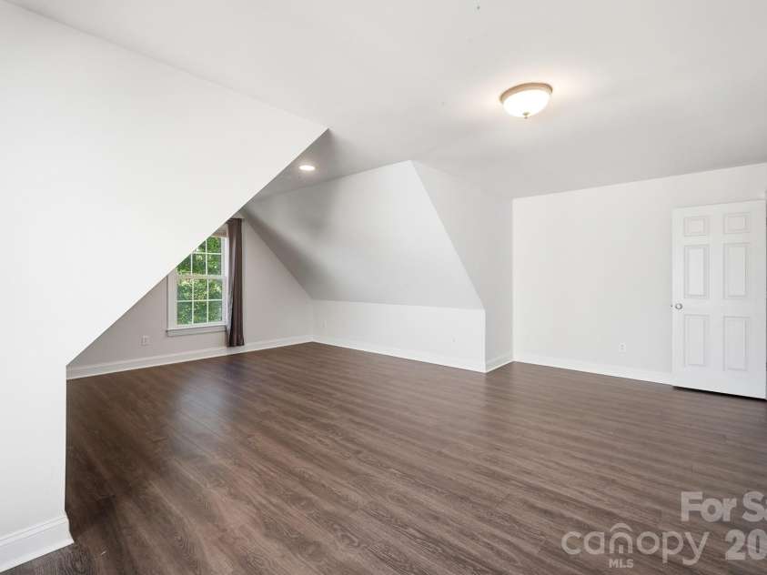 9915 Nicole Lane, Charlotte, NC 28269.  MLS# CAR4396423, YatesRealty ID 5758. Bonus Room
