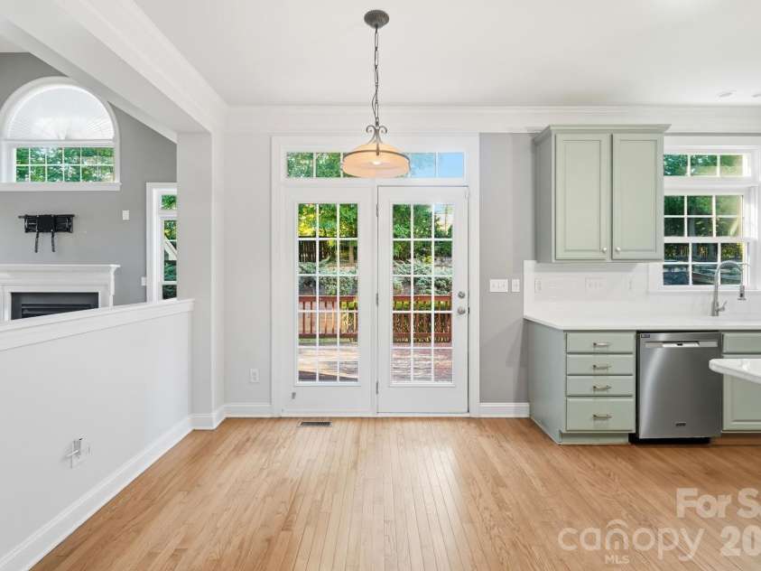 9915 Nicole Lane, Charlotte, NC 28269.  MLS# CAR4396423, YatesRealty ID 5758. Eat-In Kitchen