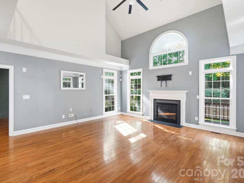 9915 Nicole Lane, Charlotte, NC 28269.  MLS# CAR4396423, YatesRealty ID 5758. Great Room