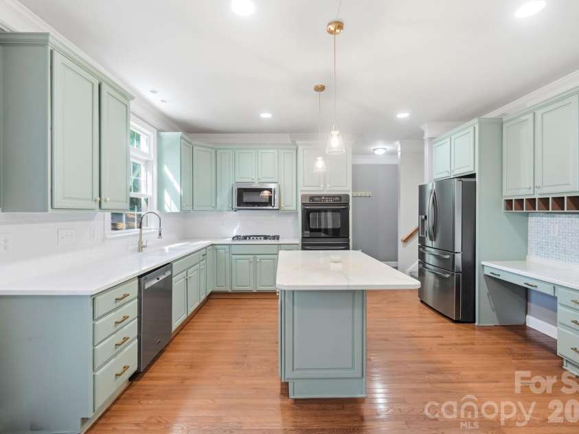 9915 Nicole Lane, Charlotte, NC 28269.  MLS# CAR4396423, YatesRealty ID 5758. Kitchen