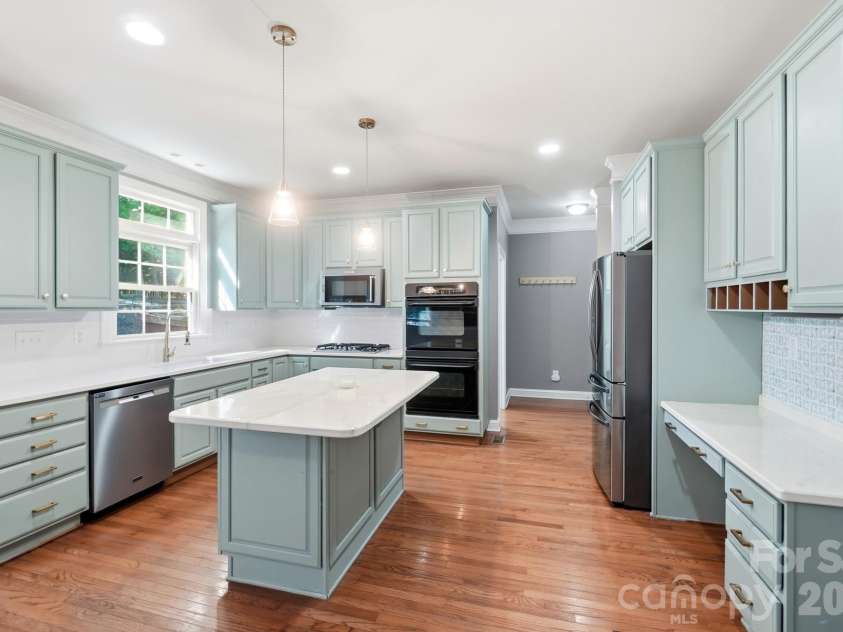 9915 Nicole Lane, Charlotte, NC 28269.  MLS# CAR4396423, YatesRealty ID 5758. Kitchen