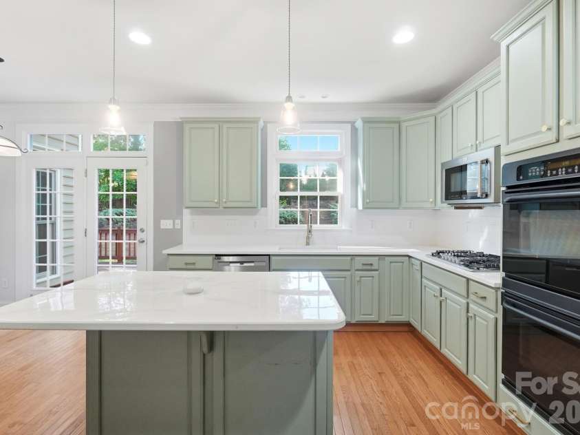 9915 Nicole Lane, Charlotte, NC 28269.  MLS# CAR4396423, YatesRealty ID 5758. Kitchen