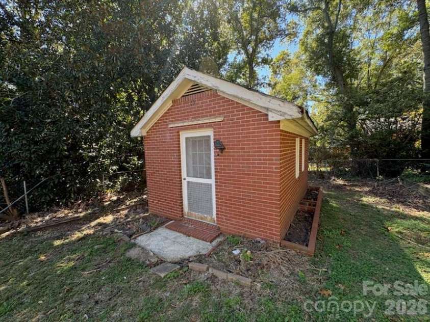 1212 Brookwood Drive, Shelby, NC 28150.  MLS# CAR4436145, YatesRealty ID 57587. 