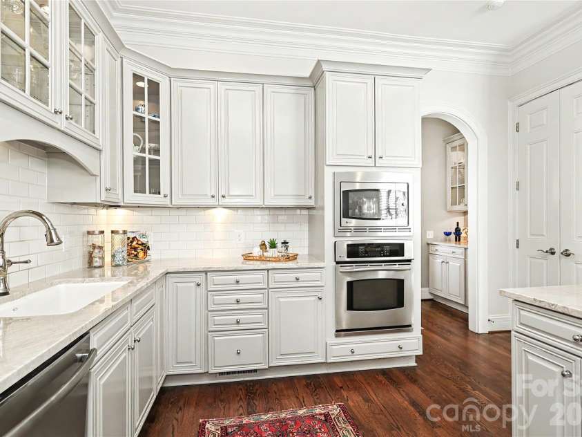 2614 Chelsea Drive, Charlotte, NC 28209.  MLS# CAR4433785, YatesRealty ID 57594. 
