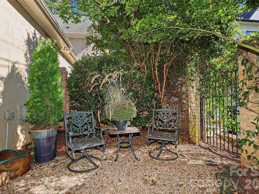 2614 Chelsea Drive, Charlotte, NC 28209.  MLS# CAR4433785, YatesRealty ID 57594. 