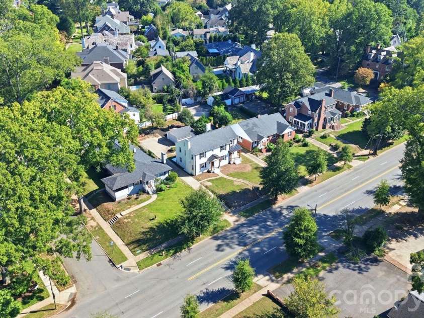 1307 Kings Drive, Charlotte, NC 28207.  MLS# CAR4432862, YatesRealty ID 57599. 