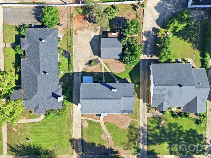 1307 Kings Drive, Charlotte, NC 28207.  MLS# CAR4432862, YatesRealty ID 57599. 