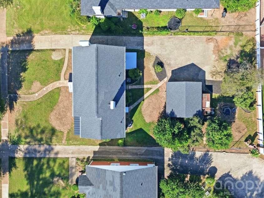 1307 Kings Drive, Charlotte, NC 28207.  MLS# CAR4432862, YatesRealty ID 57599. 