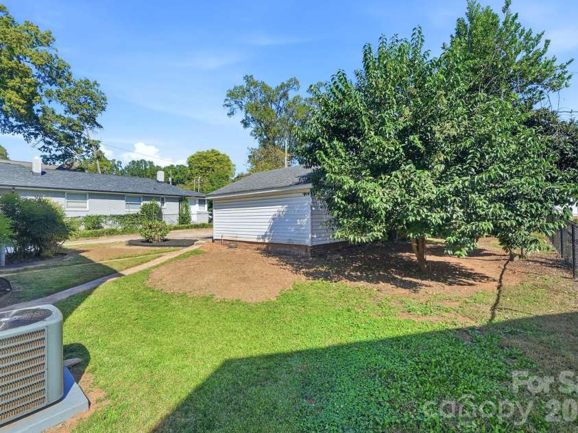 1307 Kings Drive, Charlotte, NC 28207.  MLS# CAR4432862, YatesRealty ID 57599. Backyard