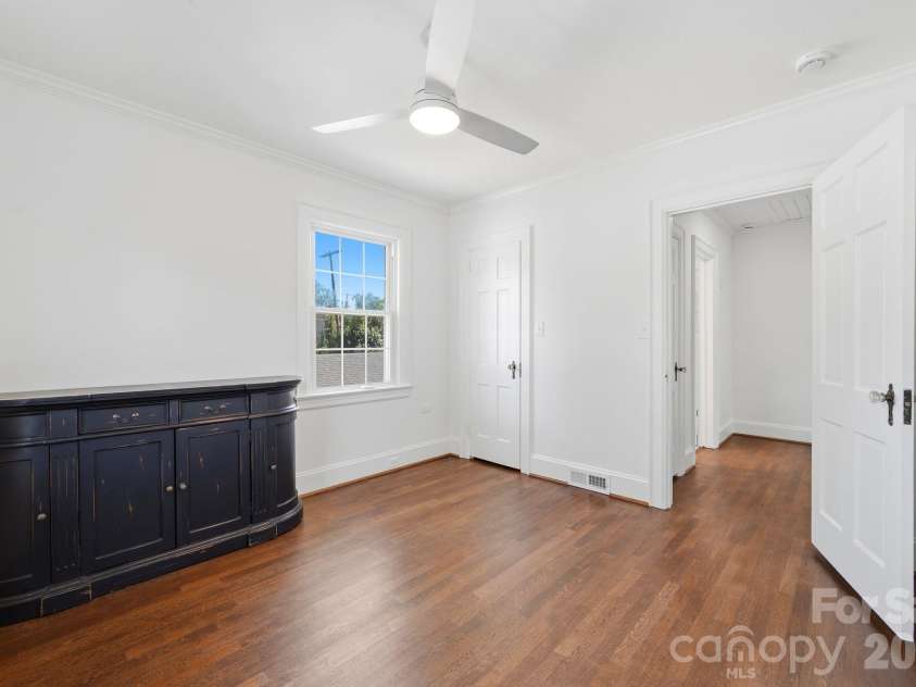 1307 Kings Drive, Charlotte, NC 28207.  MLS# CAR4432862, YatesRealty ID 57599. Unit A bedroom