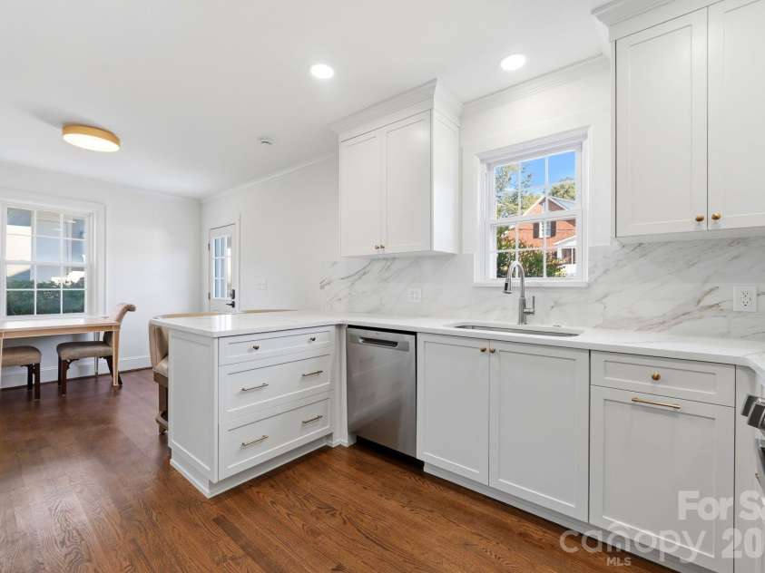 1307 Kings Drive, Charlotte, NC 28207.  MLS# CAR4432862, YatesRealty ID 57599. Unit A kitchen