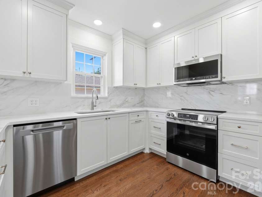 1307 Kings Drive, Charlotte, NC 28207.  MLS# CAR4432862, YatesRealty ID 57599. Unit A kitchen