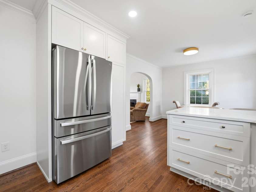 1307 Kings Drive, Charlotte, NC 28207.  MLS# CAR4432862, YatesRealty ID 57599. Unit A kitchen