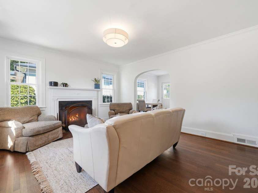 1307 Kings Drive, Charlotte, NC 28207.  MLS# CAR4432862, YatesRealty ID 57599. Unit A living room