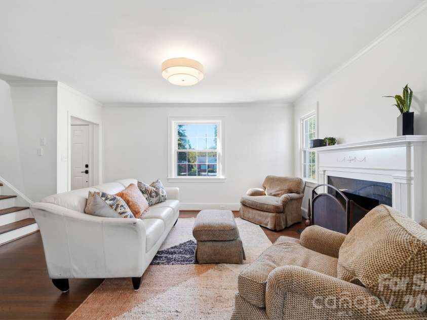 1307 Kings Drive, Charlotte, NC 28207.  MLS# CAR4432862, YatesRealty ID 57599. Unit A living room