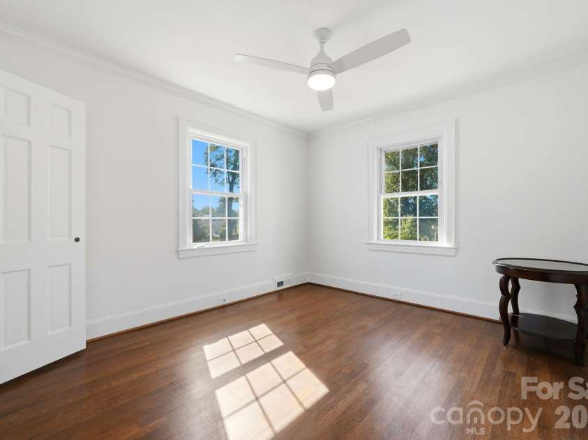 1307 Kings Drive, Charlotte, NC 28207.  MLS# CAR4432862, YatesRealty ID 57599. Unit B Bedroom