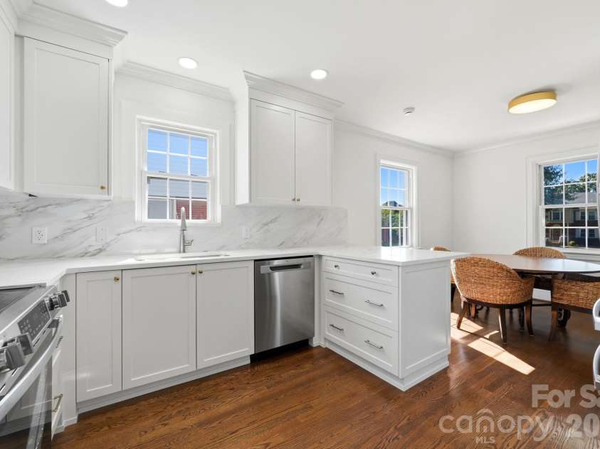 1307 Kings Drive, Charlotte, NC 28207.  MLS# CAR4432862, YatesRealty ID 57599. Unit B kitchen