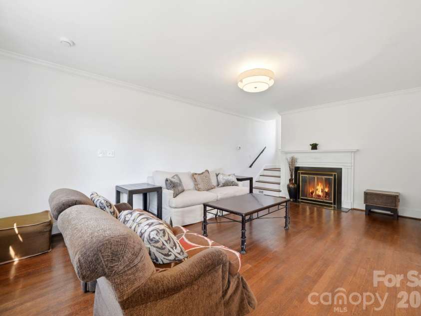 1307 Kings Drive, Charlotte, NC 28207.  MLS# CAR4432862, YatesRealty ID 57599. Unit B living Room