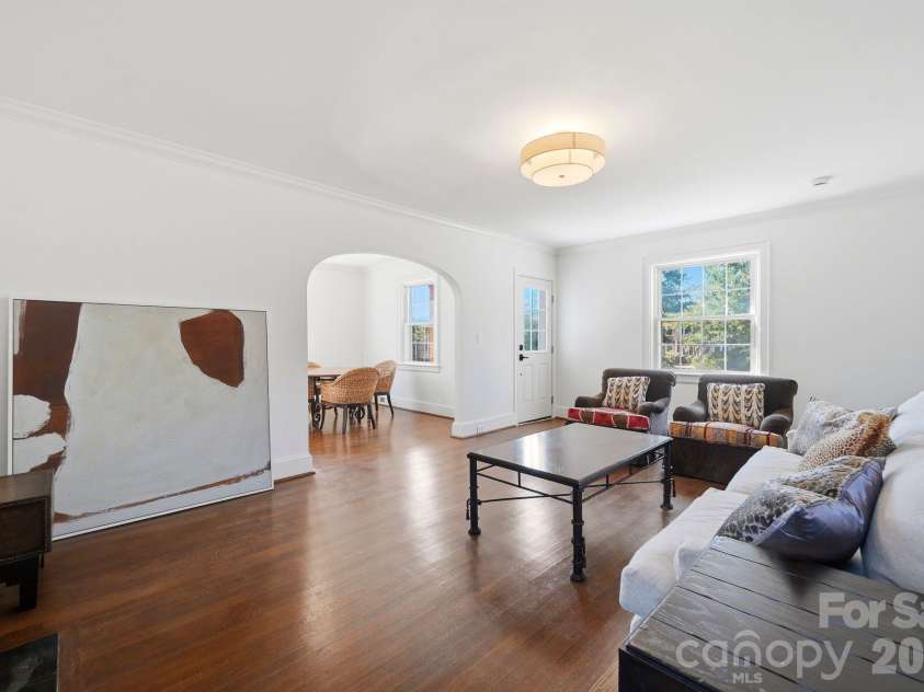 1307 Kings Drive, Charlotte, NC 28207.  MLS# CAR4432862, YatesRealty ID 57599. Unit B living room
