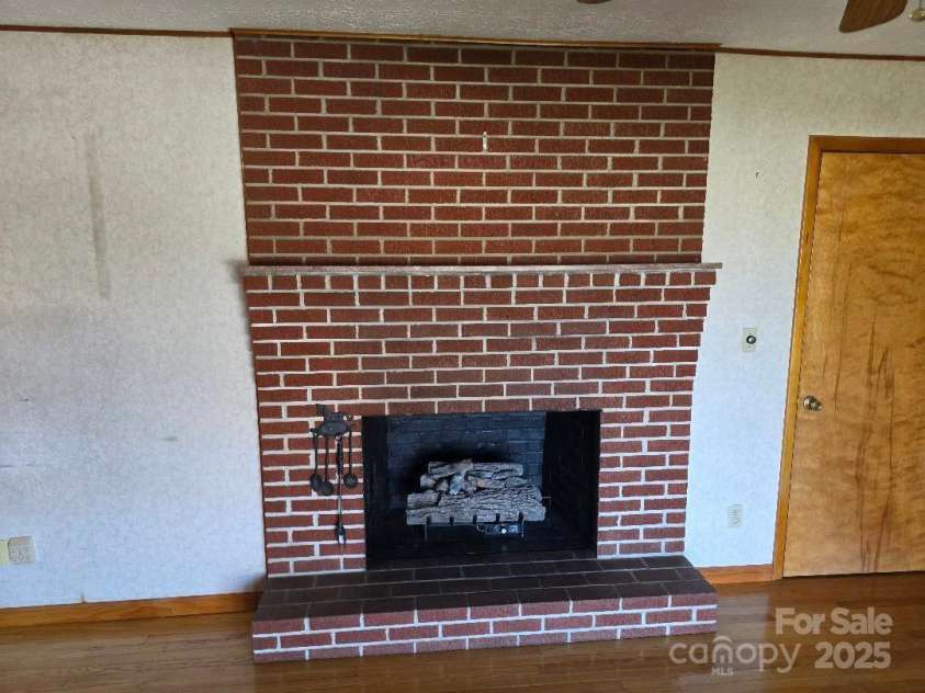 1375 US Highway 19E Highway, Burnsville, NC 28714.  MLS# CAR4329254, YatesRealty ID 576. Fireplace #1