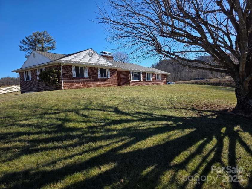 1375 US Highway 19E Highway, Burnsville, NC 28714.  MLS# CAR4329254, YatesRealty ID 576. Front view of the house and lawn