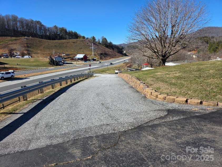 1375 US Highway 19E Highway, Burnsville, NC 28714.  MLS# CAR4329254, YatesRealty ID 576. Paved driveway from US 19E