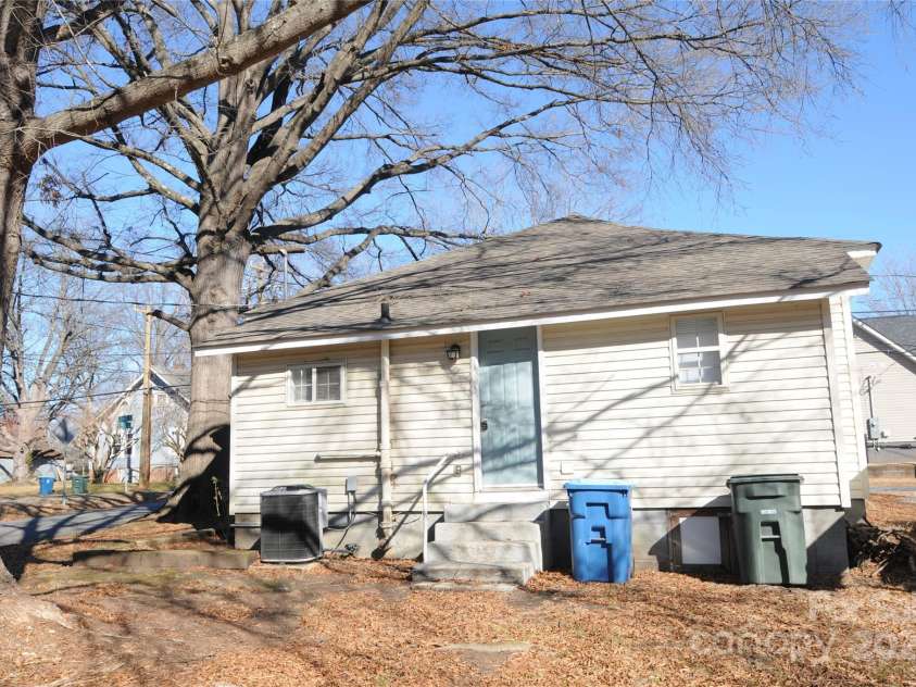 303 Vance Avenue, Salisbury, NC 28144.  MLS# CAR4214794, YatesRealty ID 576. 