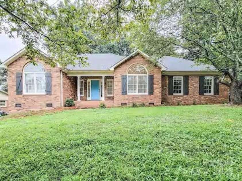 6231 Kentwood Drive, Kannapolis, NC 28081.  MLS# CAR4252853, YatesRealty ID 576. 