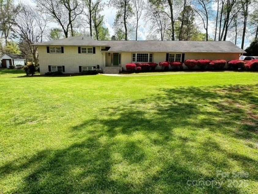 3713 Saint Regis Drive, Gastonia, NC 28056.  MLS# CAR4245037, YatesRealty ID 5760. 