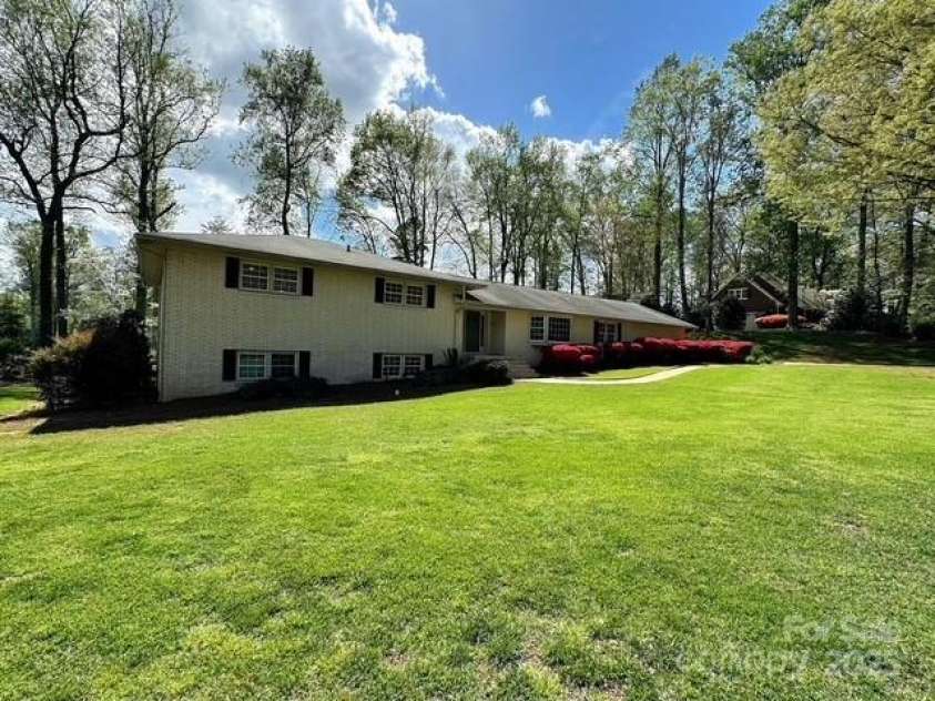 3713 Saint Regis Drive, Gastonia, NC 28056.  MLS# CAR4245037, YatesRealty ID 5760. 