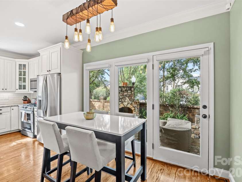 512 Olmsted Park Place, Charlotte, NC 28203.  MLS# CAR4419250, YatesRealty ID 57602. 