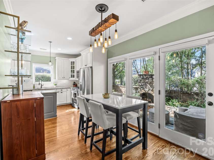 512 Olmsted Park Place, Charlotte, NC 28203.  MLS# CAR4419250, YatesRealty ID 57602. 