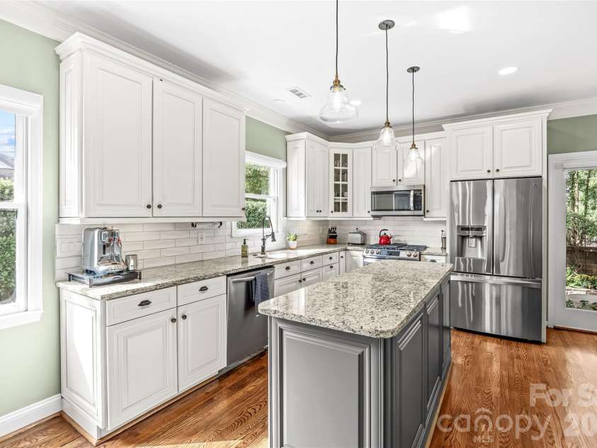512 Olmsted Park Place, Charlotte, NC 28203.  MLS# CAR4419250, YatesRealty ID 57602. 