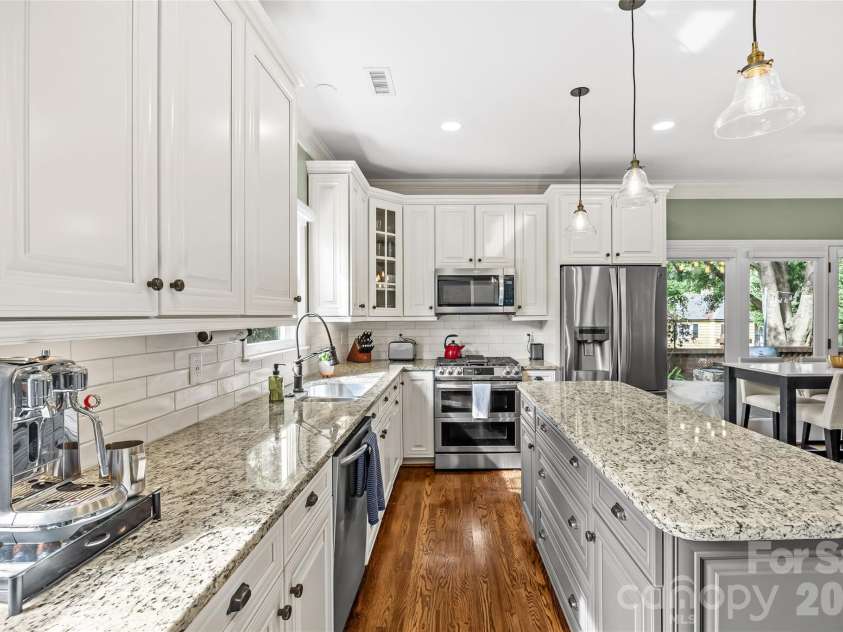 512 Olmsted Park Place, Charlotte, NC 28203.  MLS# CAR4419250, YatesRealty ID 57602. 