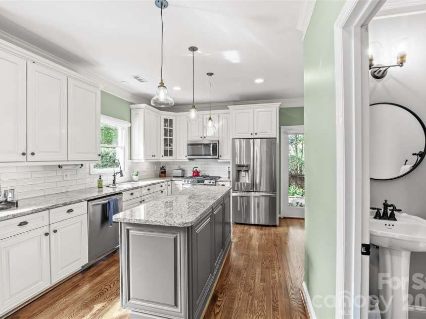 512 Olmsted Park Place, Charlotte, NC 28203.  MLS# CAR4419250, YatesRealty ID 57602. 