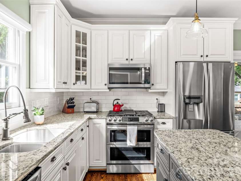 512 Olmsted Park Place, Charlotte, NC 28203.  MLS# CAR4419250, YatesRealty ID 57602. 