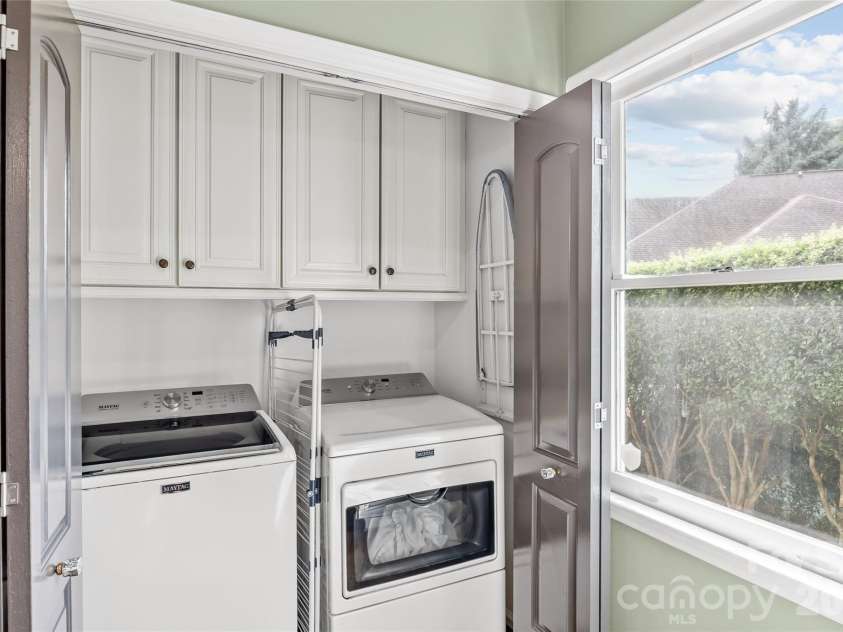 512 Olmsted Park Place, Charlotte, NC 28203.  MLS# CAR4419250, YatesRealty ID 57602. 