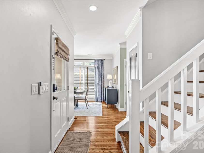 512 Olmsted Park Place, Charlotte, NC 28203.  MLS# CAR4419250, YatesRealty ID 57602. 