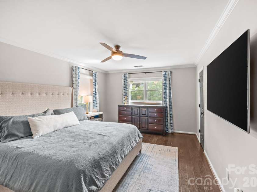 512 Olmsted Park Place, Charlotte, NC 28203.  MLS# CAR4419250, YatesRealty ID 57602. 