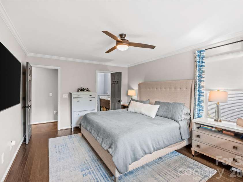 512 Olmsted Park Place, Charlotte, NC 28203.  MLS# CAR4419250, YatesRealty ID 57602. 