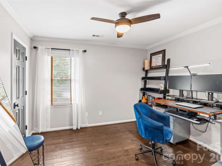 512 Olmsted Park Place, Charlotte, NC 28203.  MLS# CAR4419250, YatesRealty ID 57602. 