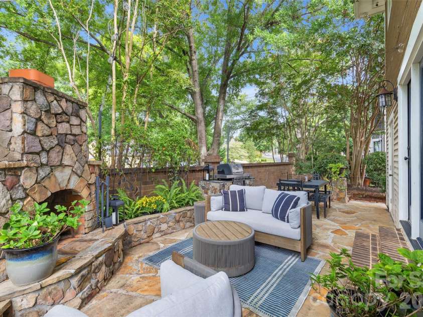 512 Olmsted Park Place, Charlotte, NC 28203.  MLS# CAR4419250, YatesRealty ID 57602. 