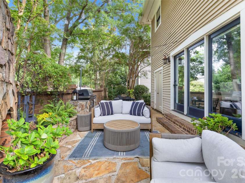 512 Olmsted Park Place, Charlotte, NC 28203.  MLS# CAR4419250, YatesRealty ID 57602. 