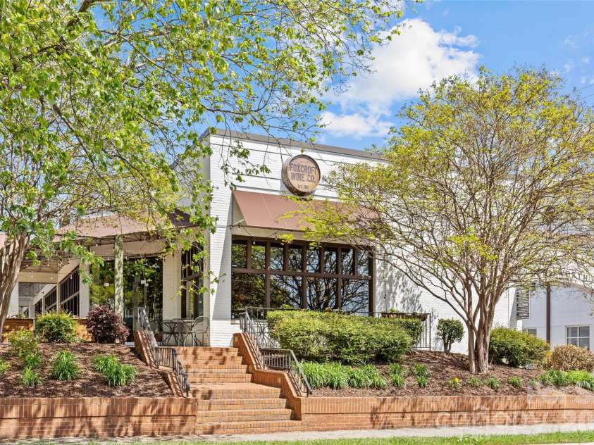 512 Olmsted Park Place, Charlotte, NC 28203.  MLS# CAR4419250, YatesRealty ID 57602. 