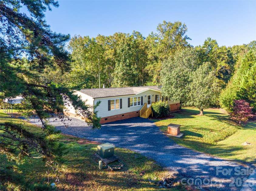 5047 Longbow Pointe, Kings Mountain, NC 28086.  MLS# CAR4436192, YatesRealty ID 57607. 