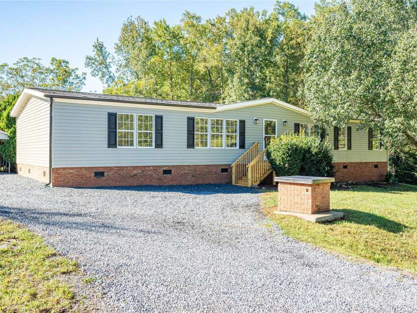 5047 Longbow Pointe, Kings Mountain, NC 28086.  MLS# CAR4436192, YatesRealty ID 57607. 