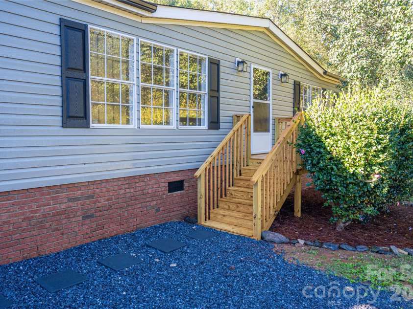 5047 Longbow Pointe, Kings Mountain, NC 28086.  MLS# CAR4436192, YatesRealty ID 57607. 